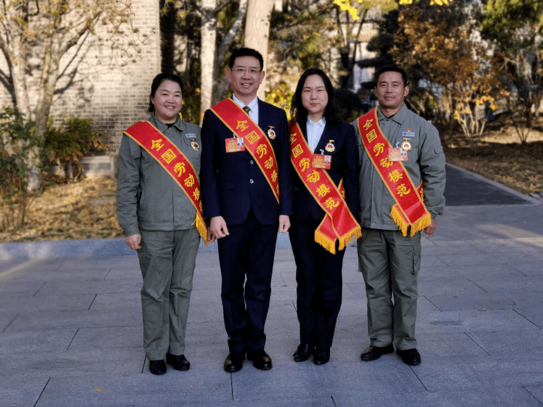 劳动者 15年,她当上了全国劳模_冯艳