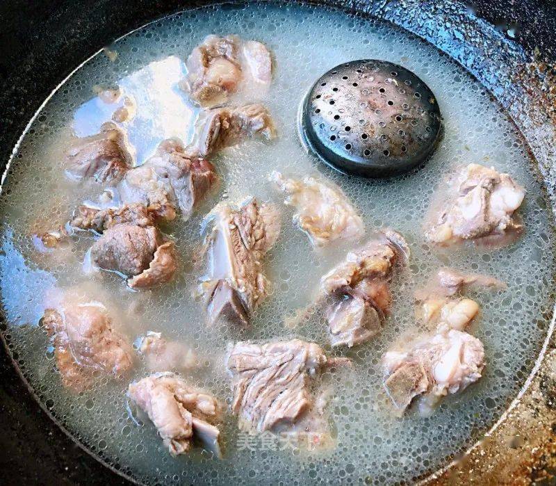 排骨汤这样做最好喝,汤鲜味美,清淡不油腻,冬日暖胃必备_清水