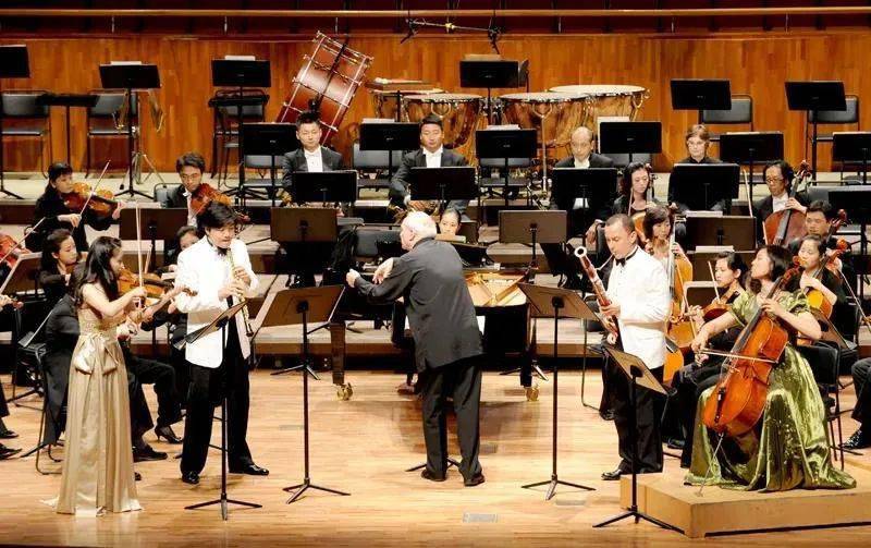 michael(葛伟诺),小提琴家文薇,大提琴家马新桦共同演绎捷克作曲家