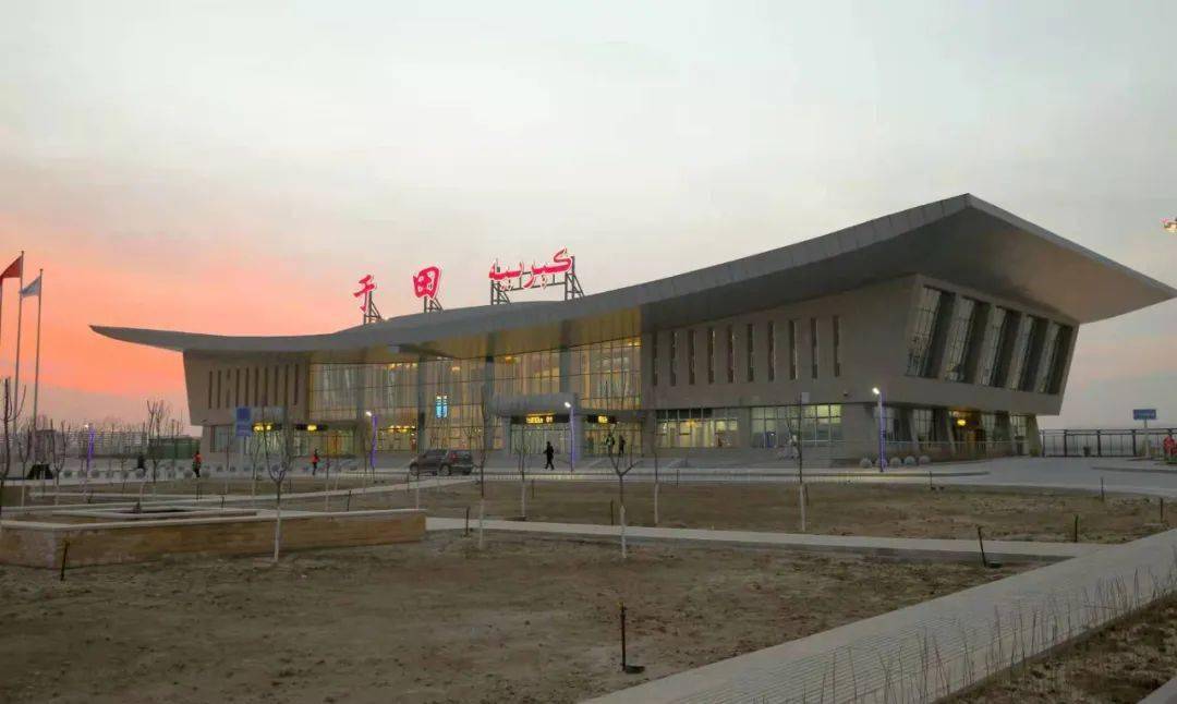 于田万方机场顺利完成试飞