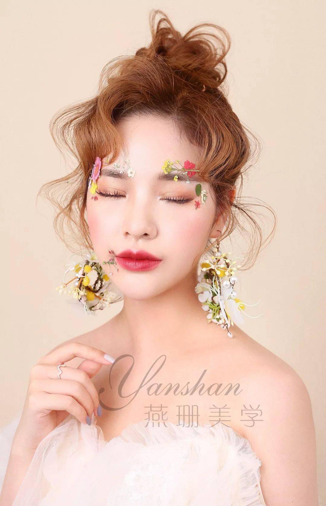 最爱这款短发鲜花新娘造型你呢?