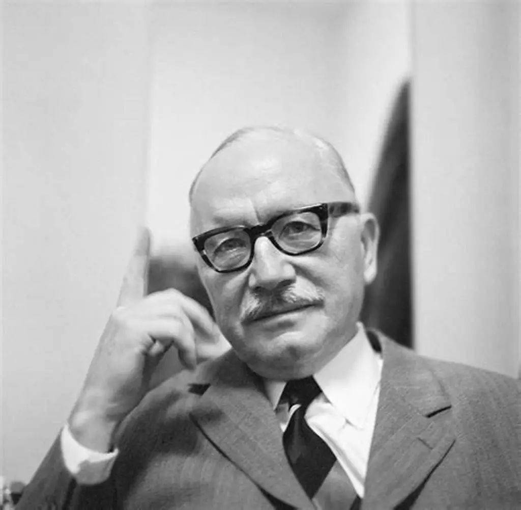 卢曼 来自搜狐网