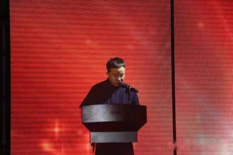 副院长陶文辉宣读了优秀教师及优秀学员名单.