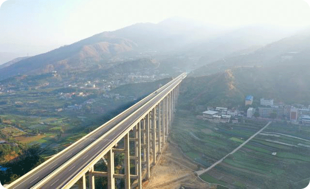 攀大高速公路昨日开通试运行