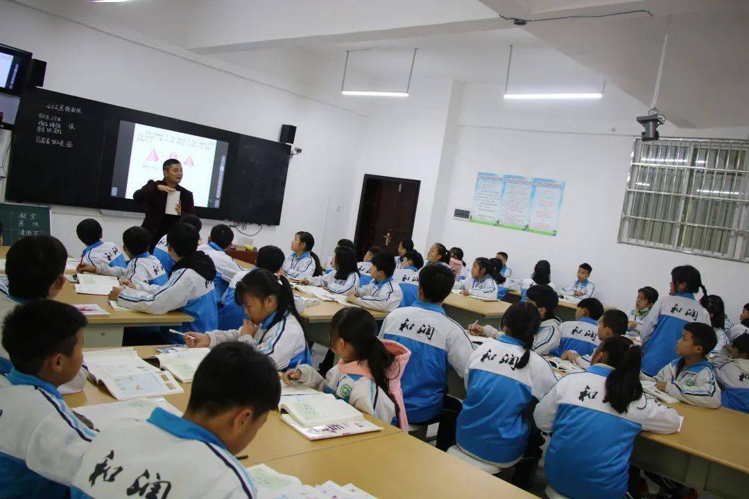 提质强校送教促交流研训助发展三合初中赴贵州榕江四中开展系列交流