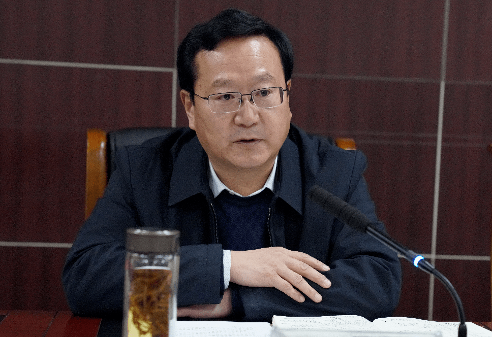 12月10日,县委书记高晓东主持召开县四大班子联席会议暨贯彻落实甘南