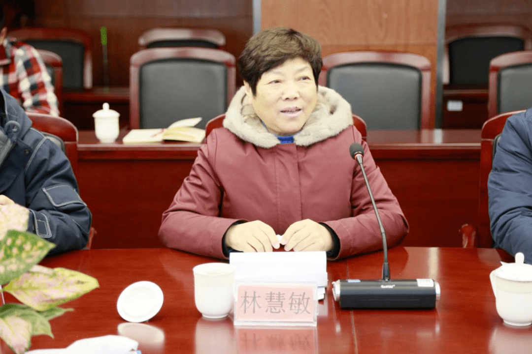 参观完美丽的金小校园,南大专家团队在林慧敏校长的带领下来到五楼西