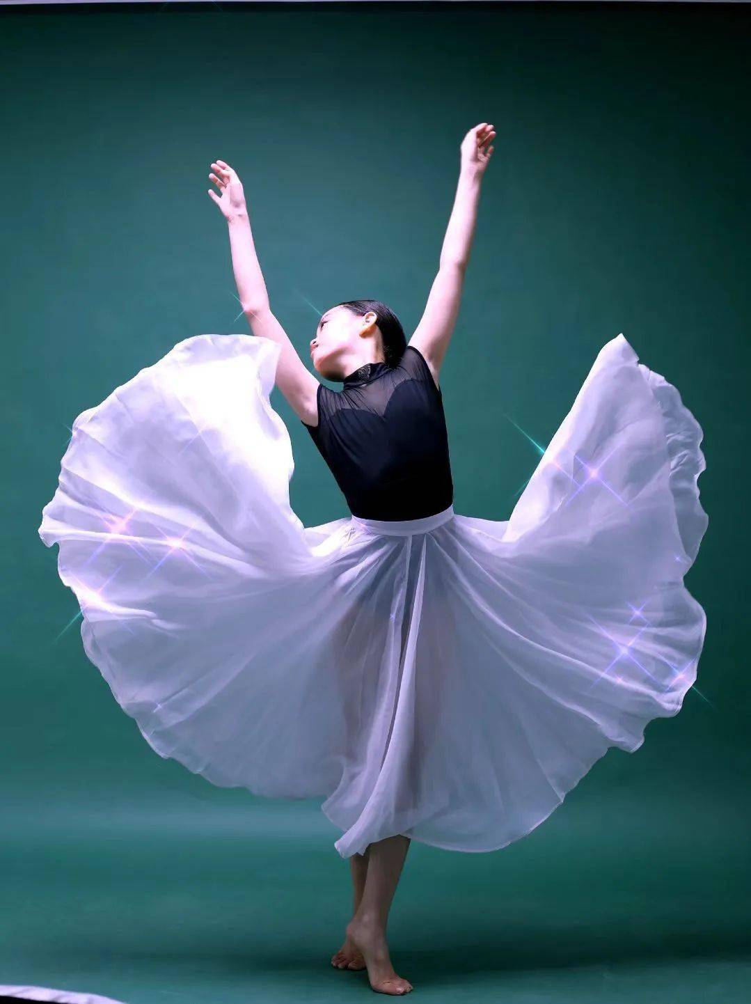 下,孩子才能在艺术的熏陶下做到形体优美, 才能创造出生动的舞蹈形象