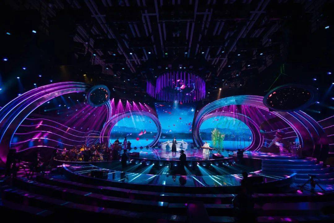 从流淌的歌声2谈特定类型综艺节目的舞美设计