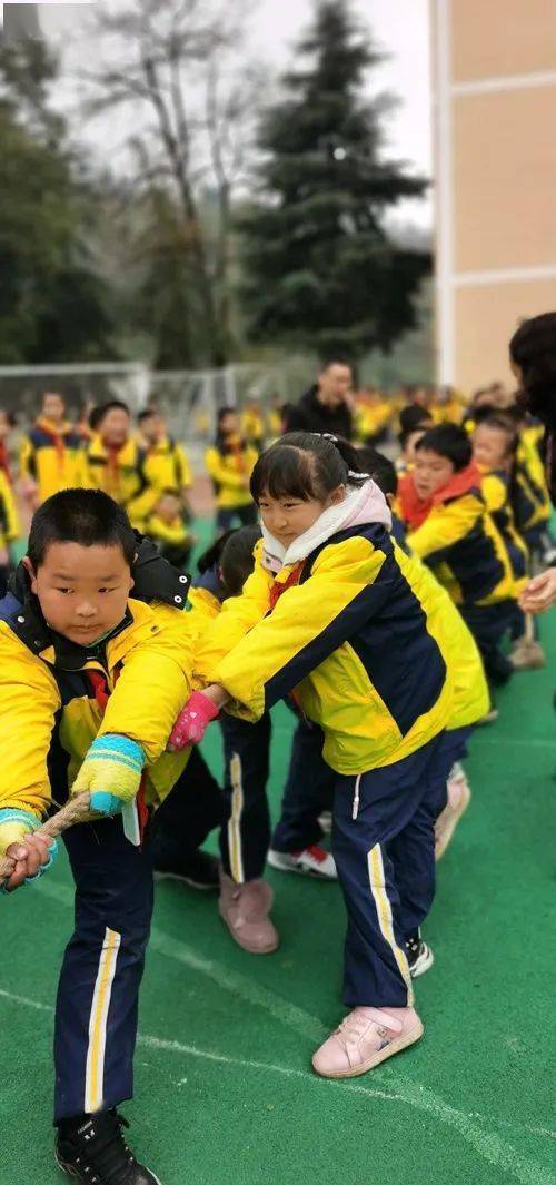 道真自治县城关第二完全小学健儿雀跃展丰彩雏鹰展翅竞飞翔
