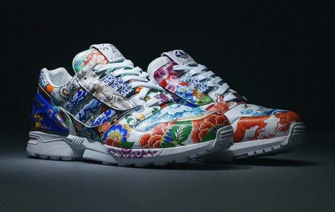 一双由adidas和德国麦森瓷器联名的特别款运动鞋,预售价格为100万美元