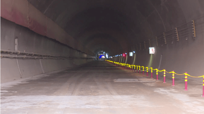 今日s28线灵台至华亭高速公路梁原隧道贯通
