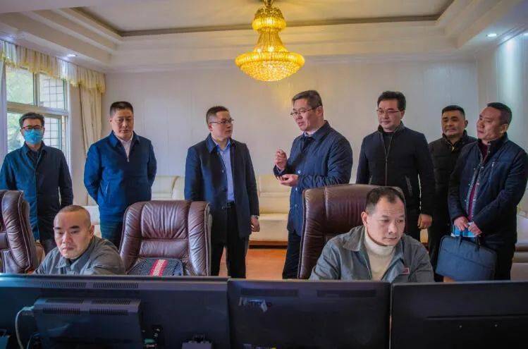 綦江政事袁勤华坚持管理靠前注重风险防控把安全稳定各项措施落到实处