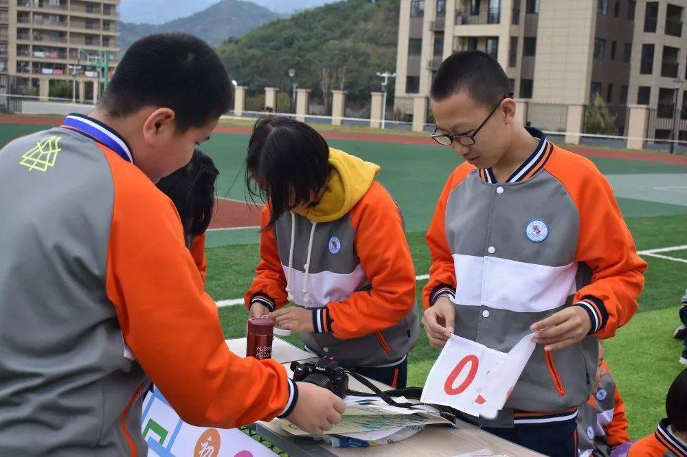 設定了短跑,跳遠,足球,游泳,體操等20項運動項目作為大本營佈置主題