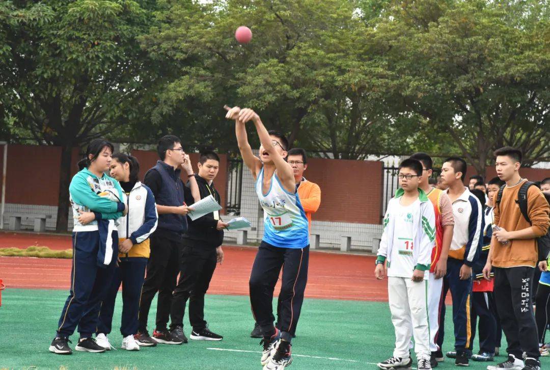 2020年龙湖区运动会在蓬鸥中学开幕