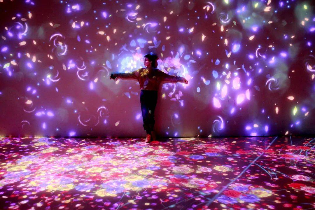 金茂湾购物中心"光影互动展",给你梦幻般的光影享受!