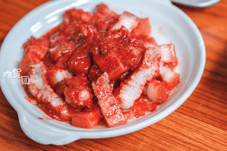 老板说很多熟客常来光顾,为的就是这一盘正宗的酒糟肉.