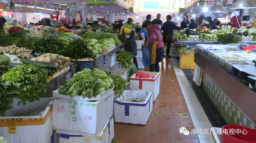 闸坡农贸市场菜叶垃圾杂物满地环境卫生差