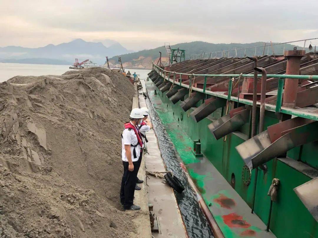 全国首批合法沿海砂石船试航!内河船将被挤出海运市场