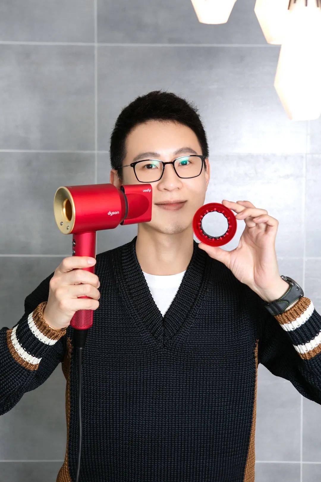 我的第八台戴森吹风机这一次上面刻着我的幸运数字86