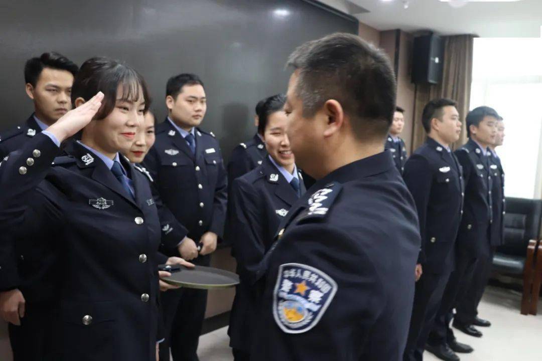 澧县公安局举行2020年新警入警暨首次授衔民警颁发警衔仪式