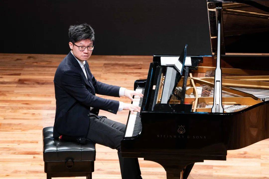 售罄刷屏他的独奏会不负期待