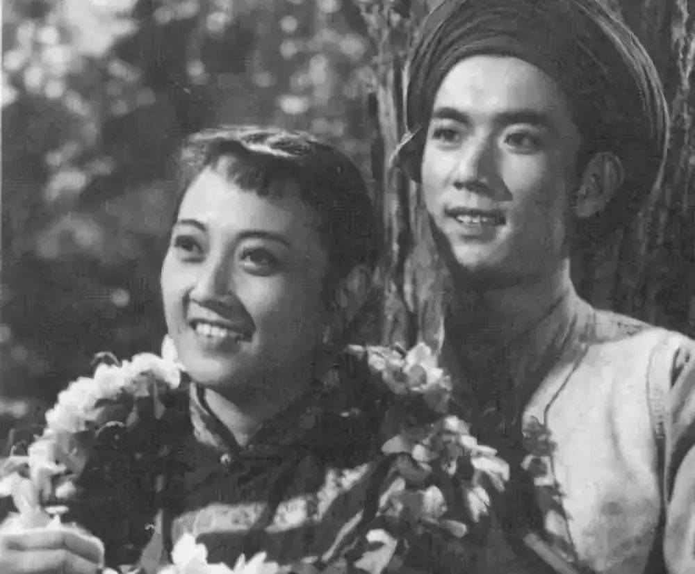 节目风流倜傥妩媚多情反特电影英雄虎胆魅力何在