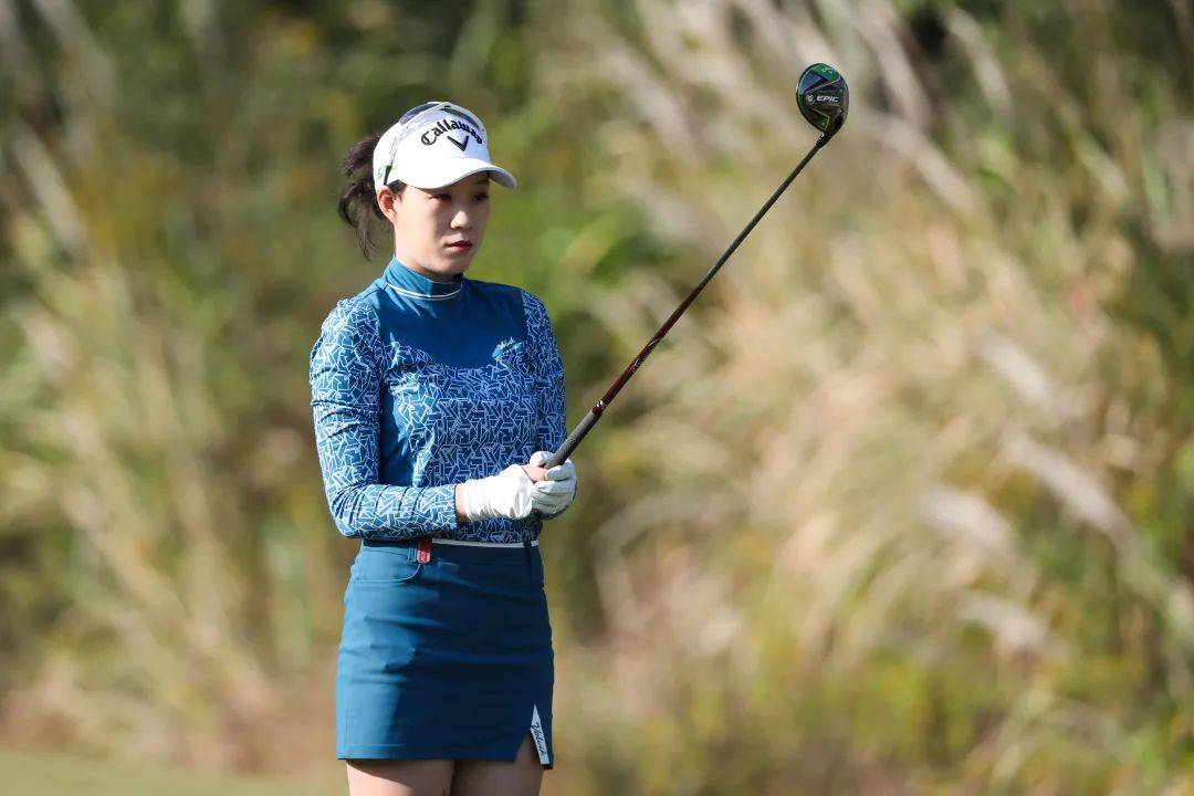 殷若宁刘艳入围球员奖项说明:该奖项颁发给在中国女子职业高尔夫球