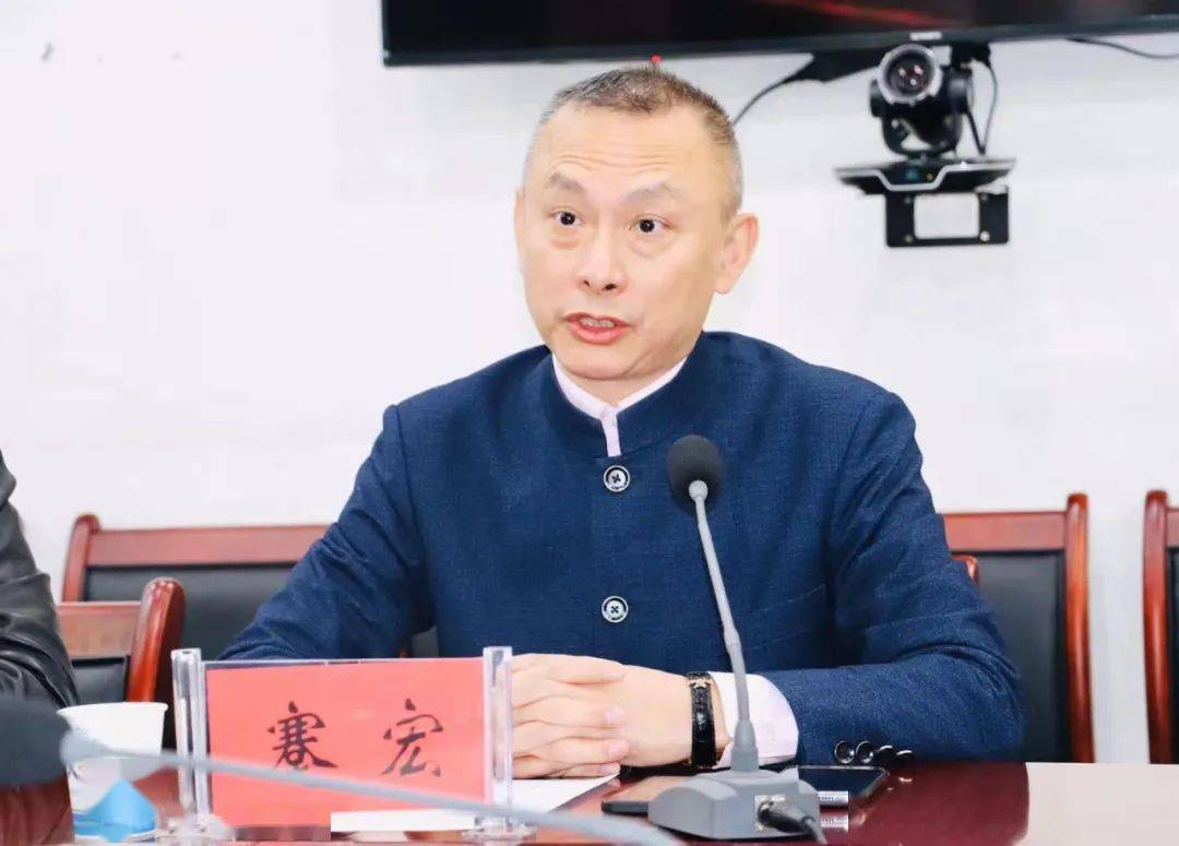 关注蹇宏受聘恩施市政府首位招商顾问