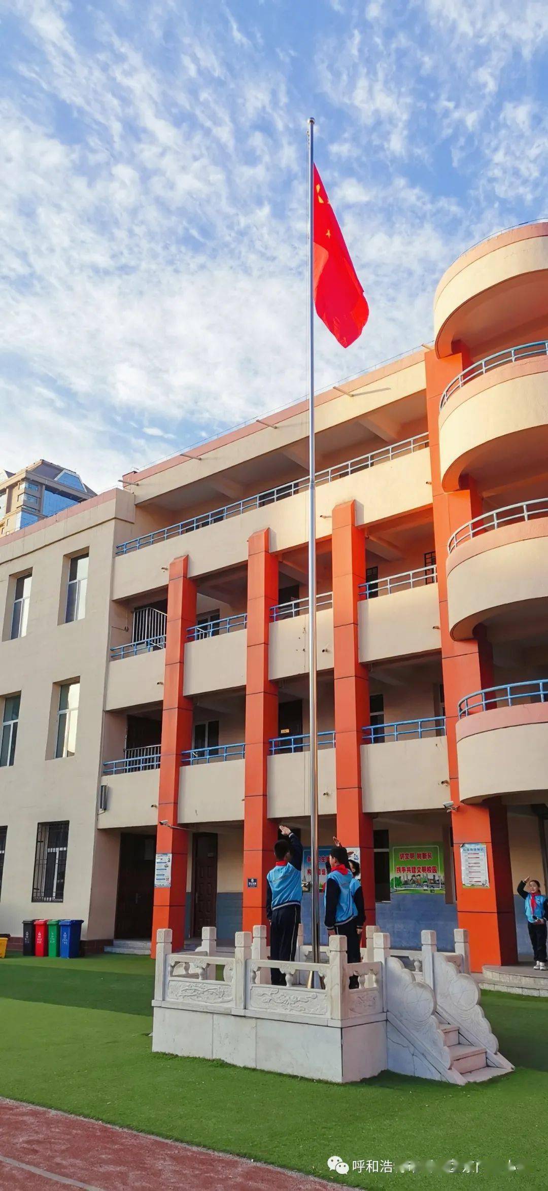 东门外小学关爱特殊群体情暖童心大爱无限主题升旗仪式