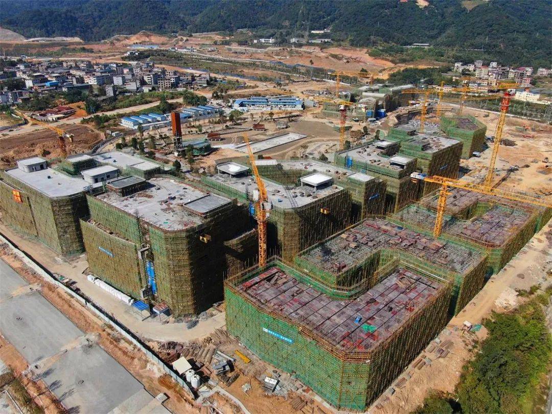 龙岩未来城科创园厂房施工场面