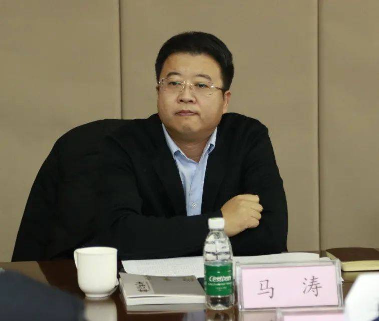 和理事名单,市公共文化服务中心党委书记,主任马涛同志为理事会成员颁