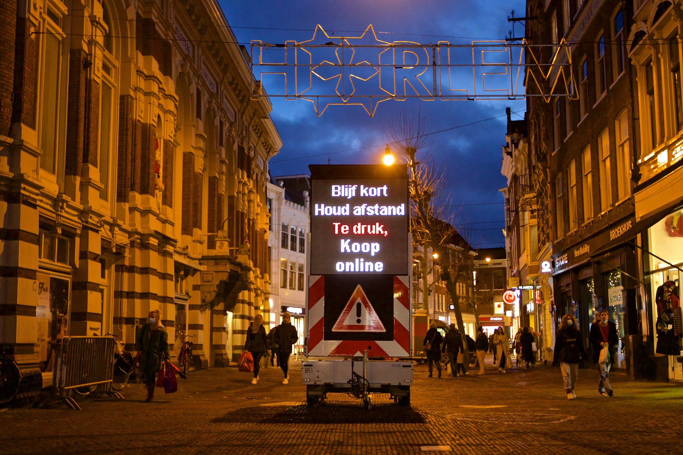 这是12月14日拍摄的荷兰哈勒姆街头.