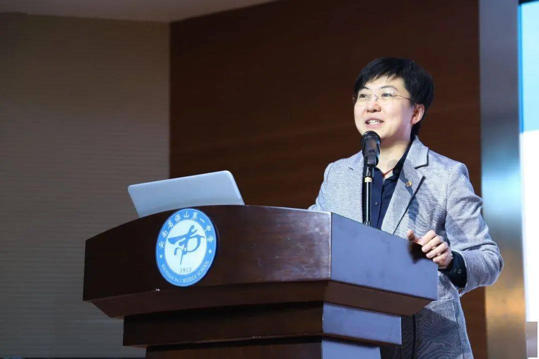 清华大学招生办公室主任余潇潇代表六校介绍春霖行动