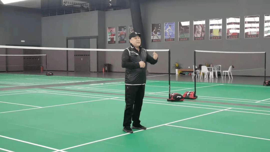 正式运营!李永波现身俱乐部羽毛球馆对队员们寄予愿景教诲