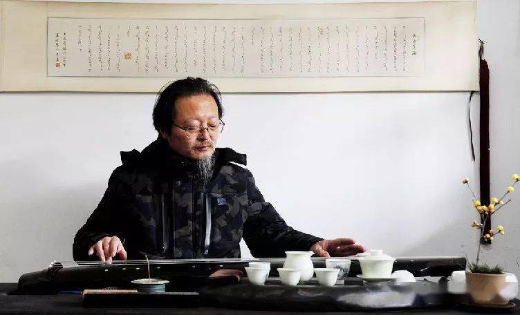 《扬州晚报》广陵琴人曹华:至清声,至清物_古琴