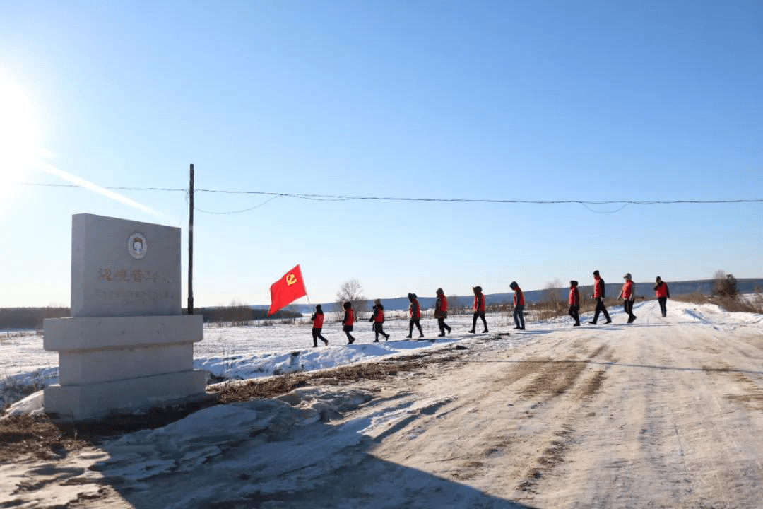 依西肯乡和开库康乡,共同开展普法活动,向村民普及边境管控及疫情防控