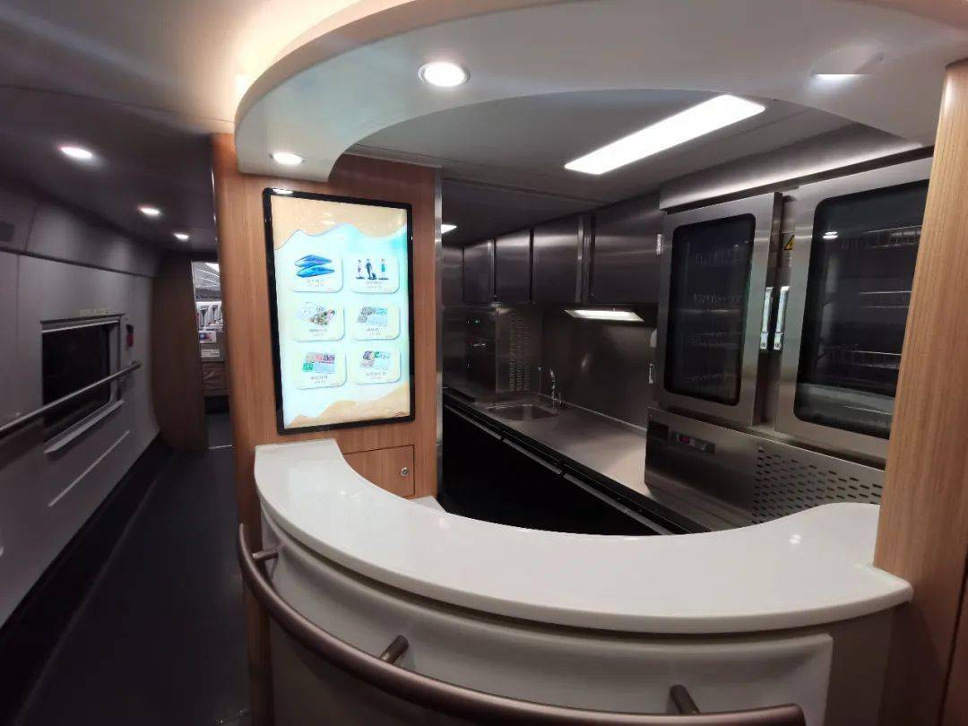 高铁银西高铁即将正式开通复兴号蓝暖男亮相银西高铁