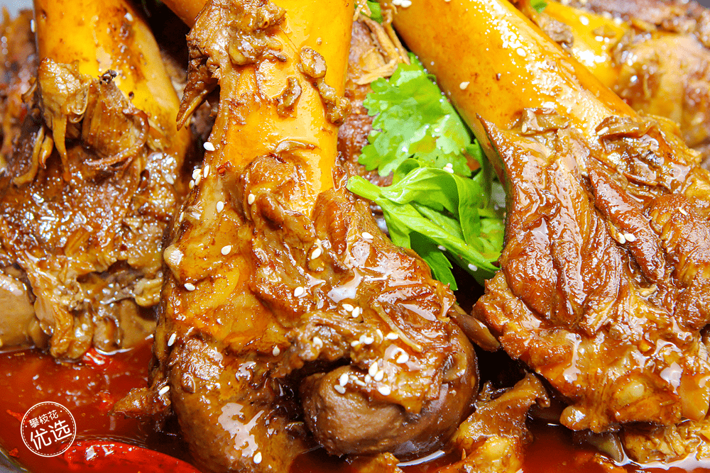 泥罐炖鸡,渔门烧烤,酱骨头.应有尽有!喷香麻辣一口销魂!