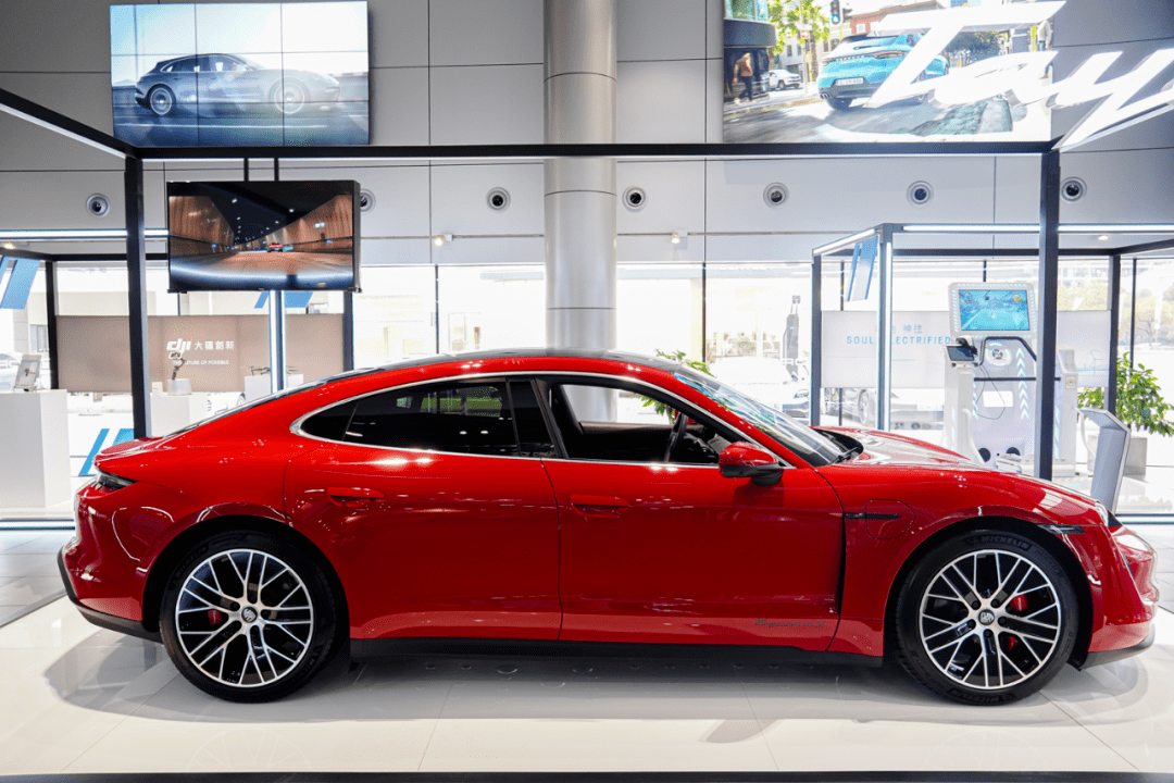 惊艳杭城保时捷taycan4s胭脂红试驾被电到啦