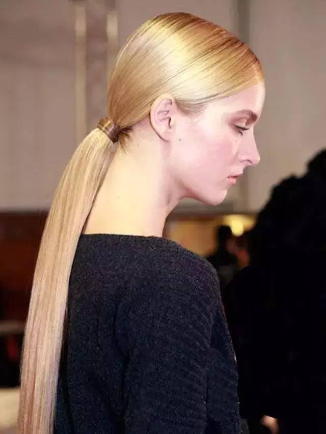 扎低马尾的姑娘啊我真的好想和你做朋友