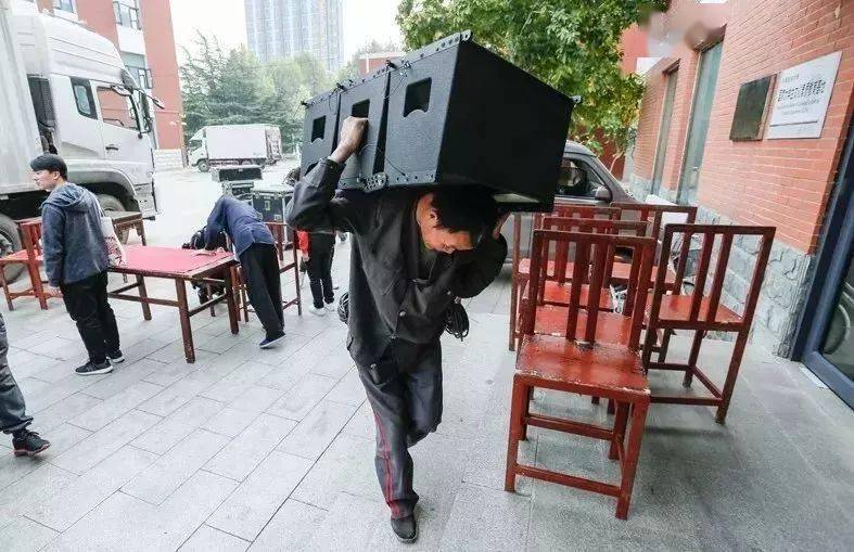 装台人离不开我们的生活该剧在西安集中取景拍摄4月12日在紫阳取景