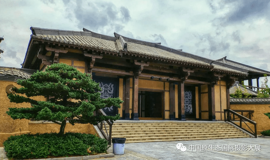 是西南地区最大的古代宫殿群影视城,影视城以秦汉时期的建筑风格为主