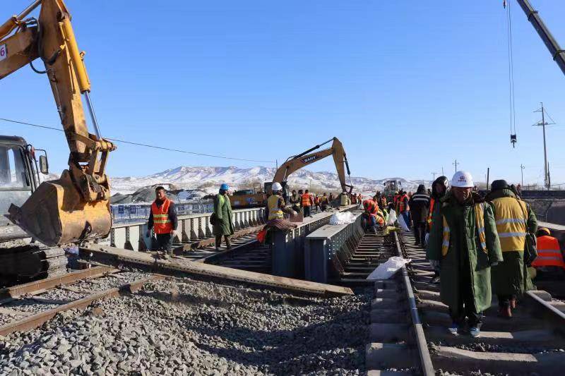 【内蒙古】集通铁路电气化改造工程首座框架桥完成