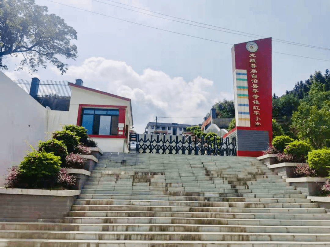 平等小学校貌▲马堤小学校貌▲泗水小学校貌▲伟江小学电教室▲江底