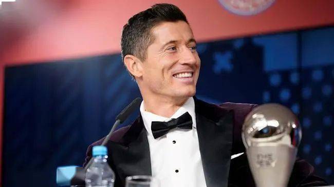 莱万力压c罗梅西荣膺2020年fifa世界足球先生