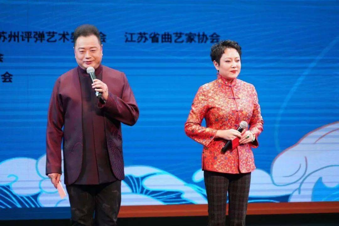 主持人:袁小良,吴静北京评书《父女情》表演:宋丹红沪书《领奖风波》