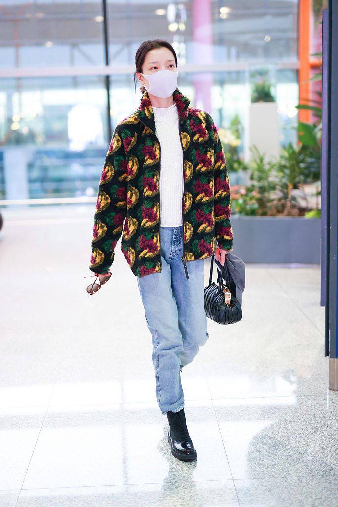 2020年12月6日,北京,杜鹃机场街拍.