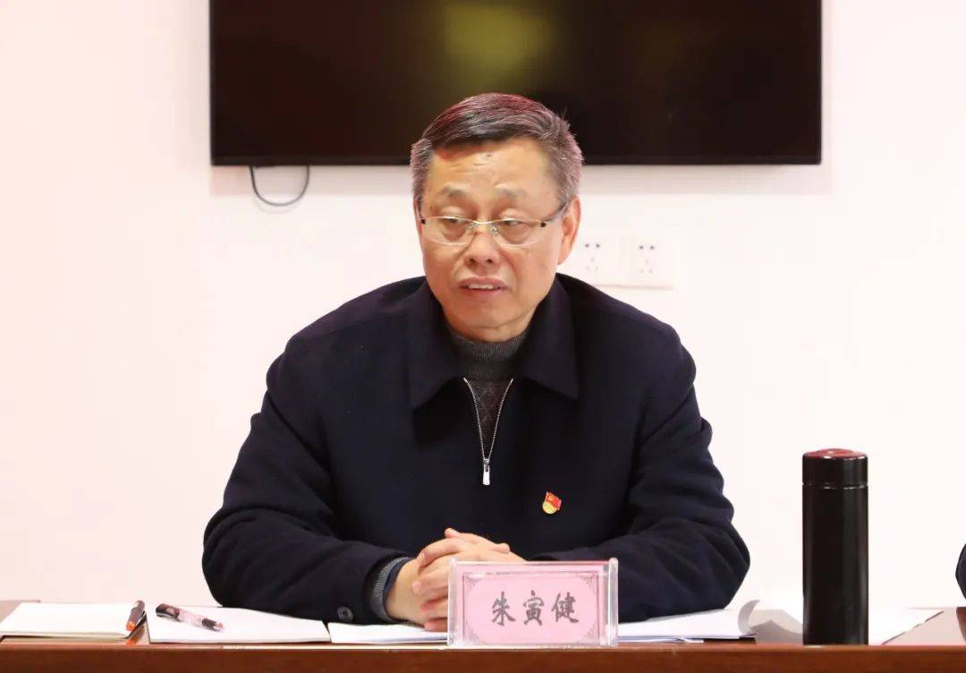 朱寅健在婺源县前段村宣讲党的十九届五中全会精神