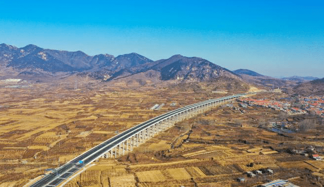 新台高速公路途经泰安市新泰市,临沂市蒙阴县,平邑县和枣庄市山亭区
